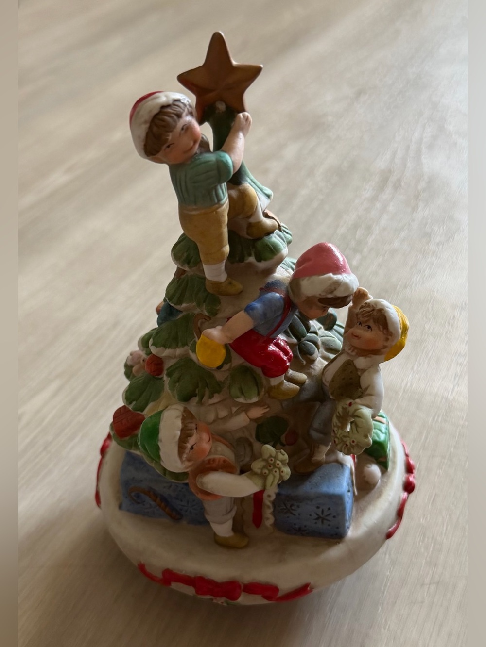 Vintage Rotating Musical Xmas Tree 4 Children “Here Comes Santa Claus”